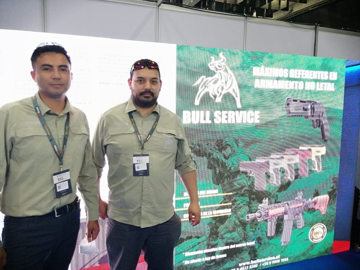 Equipo Bull Service en la exposición: Equipamiento táctico y de protección para el sector seguridad