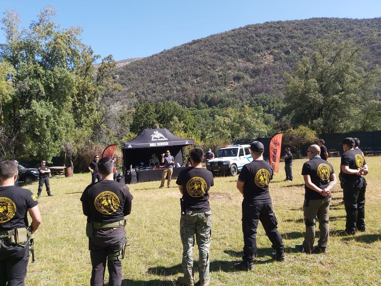 Jornada de instrucción al aire libre: Participantes en formación durante la actividad