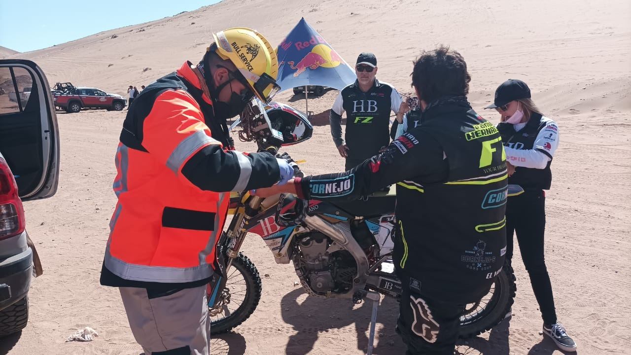 Atención a pilotos: Equipo de respuesta junto a los competidores